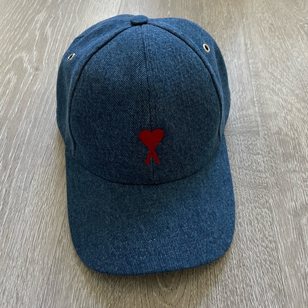 Ami ball cap